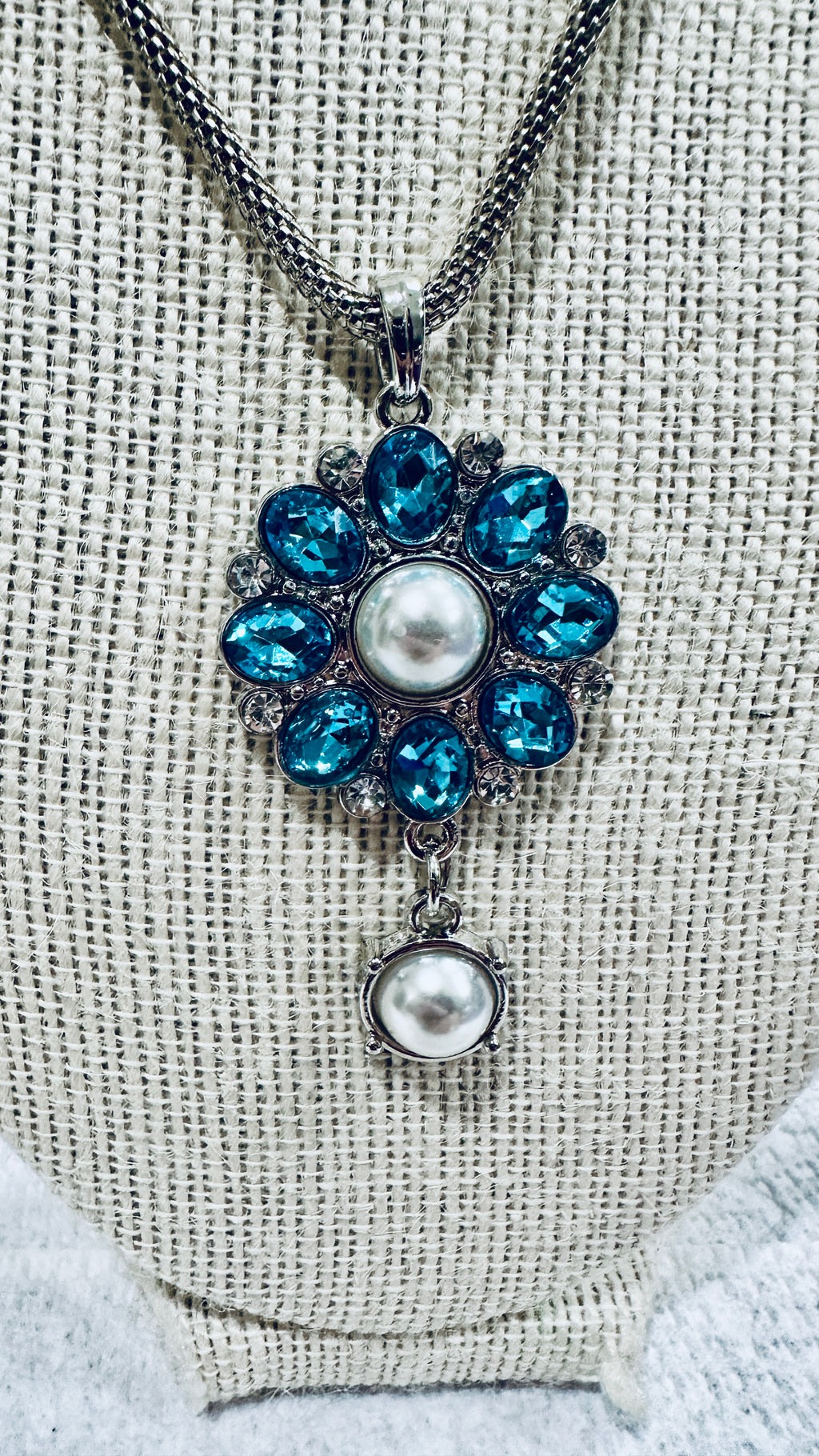 Turquoise Rhinestone & Pearl Flower Medallion Pendent on 18 in. Snake Chain & Matching Turquoise Earrings