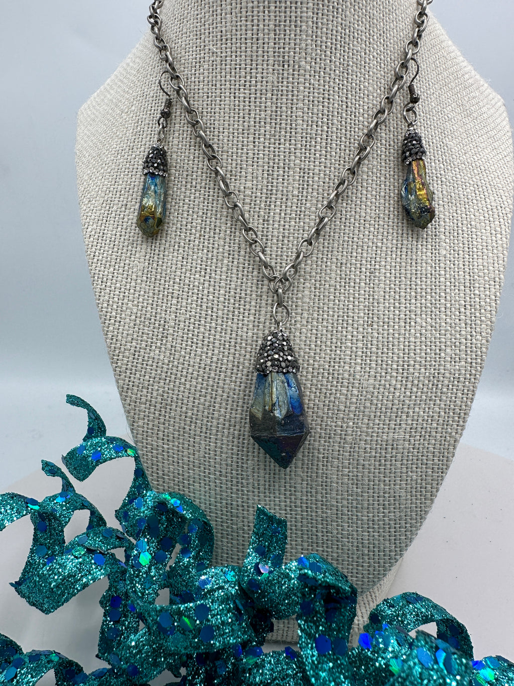 Metallic Stone Pendent on Brushed Silver Chain w/Matching Earrings