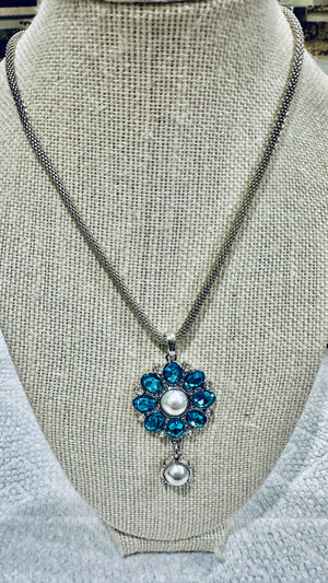 Turquoise Rhinestone & Pearl Flower Medallion Pendent on 18 in. Snake Chain & Matching Turquoise Earrings