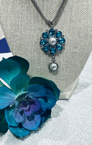 Turquoise Rhinestone & Pearl Flower Medallion Pendent on 18 in. Snake Chain & Matching Turquoise Earrings