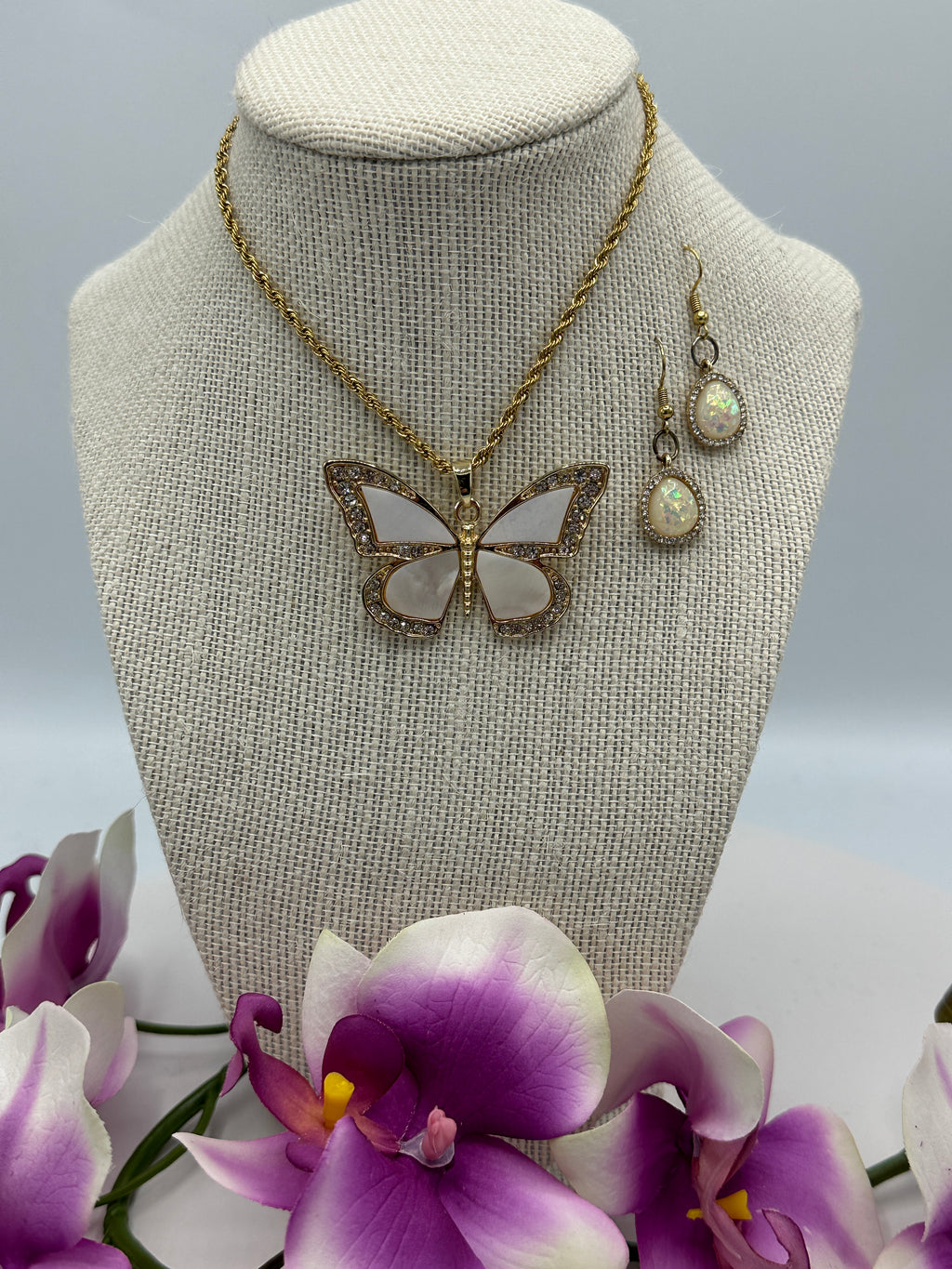 Shell Coquillage Butterfly Pendent w/ Matching Earrings (Clearance)