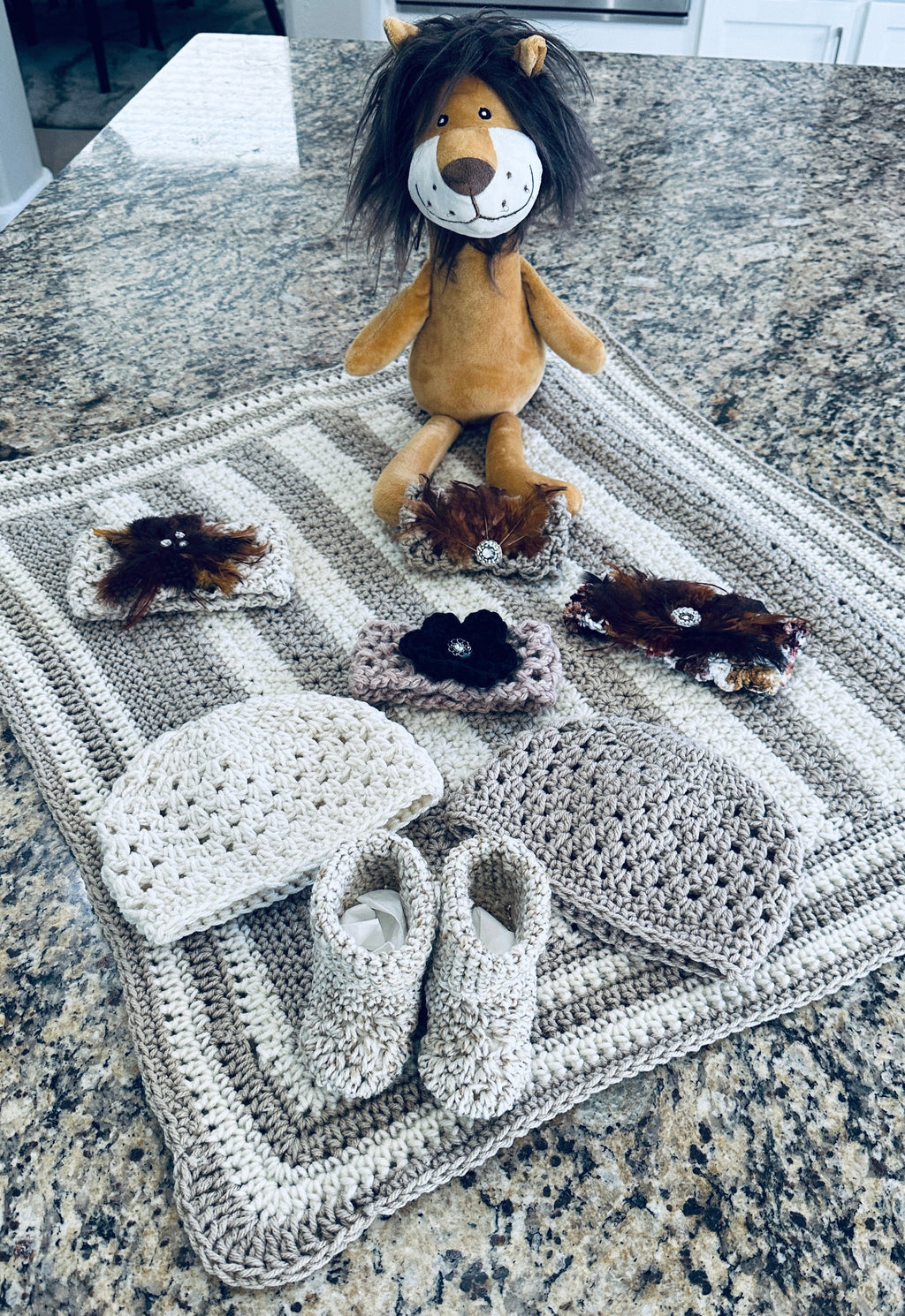 Lenny the Lion Baby Afghan Set