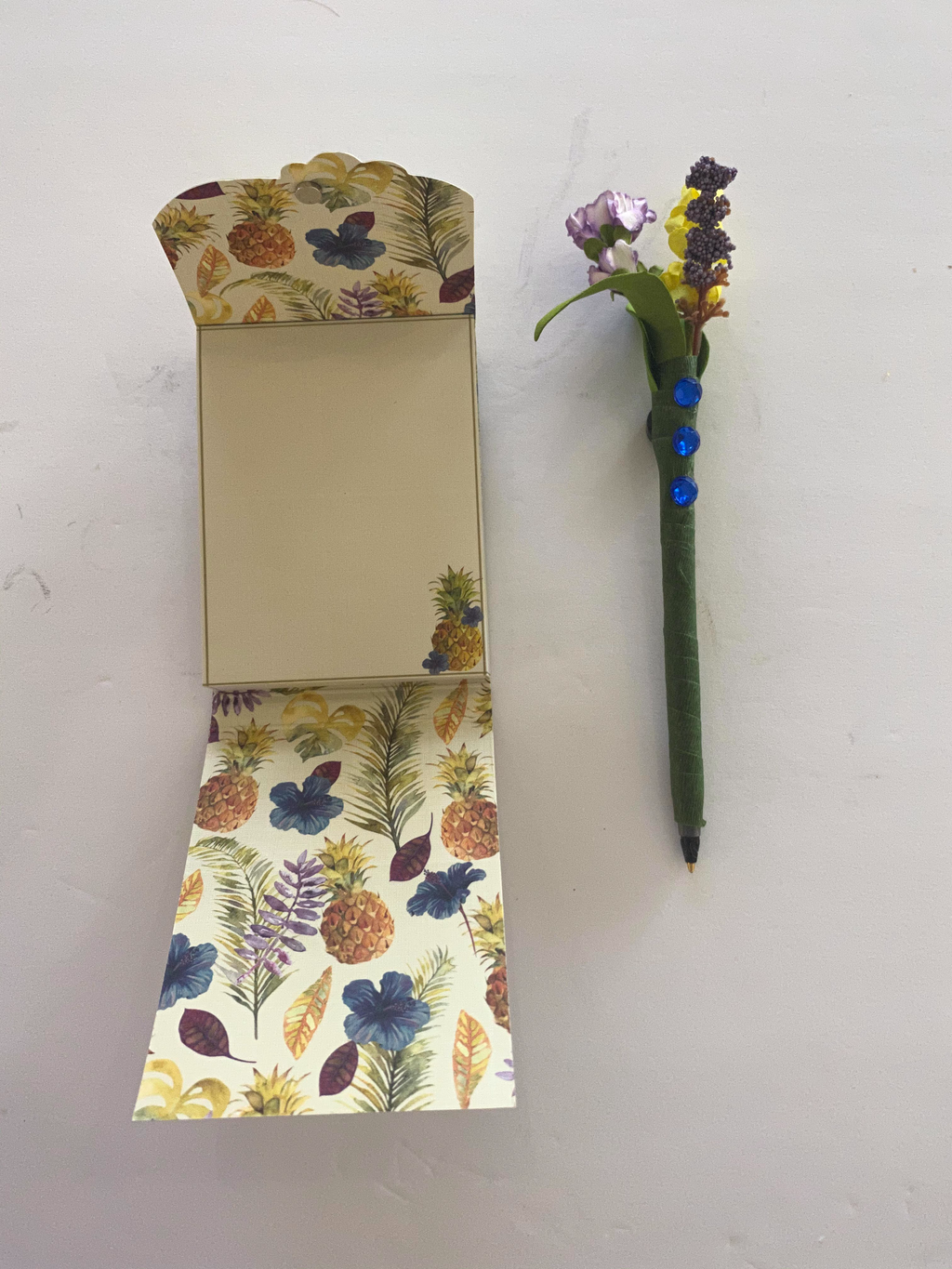 Pineapple Notepad W/Magnetic Pen
