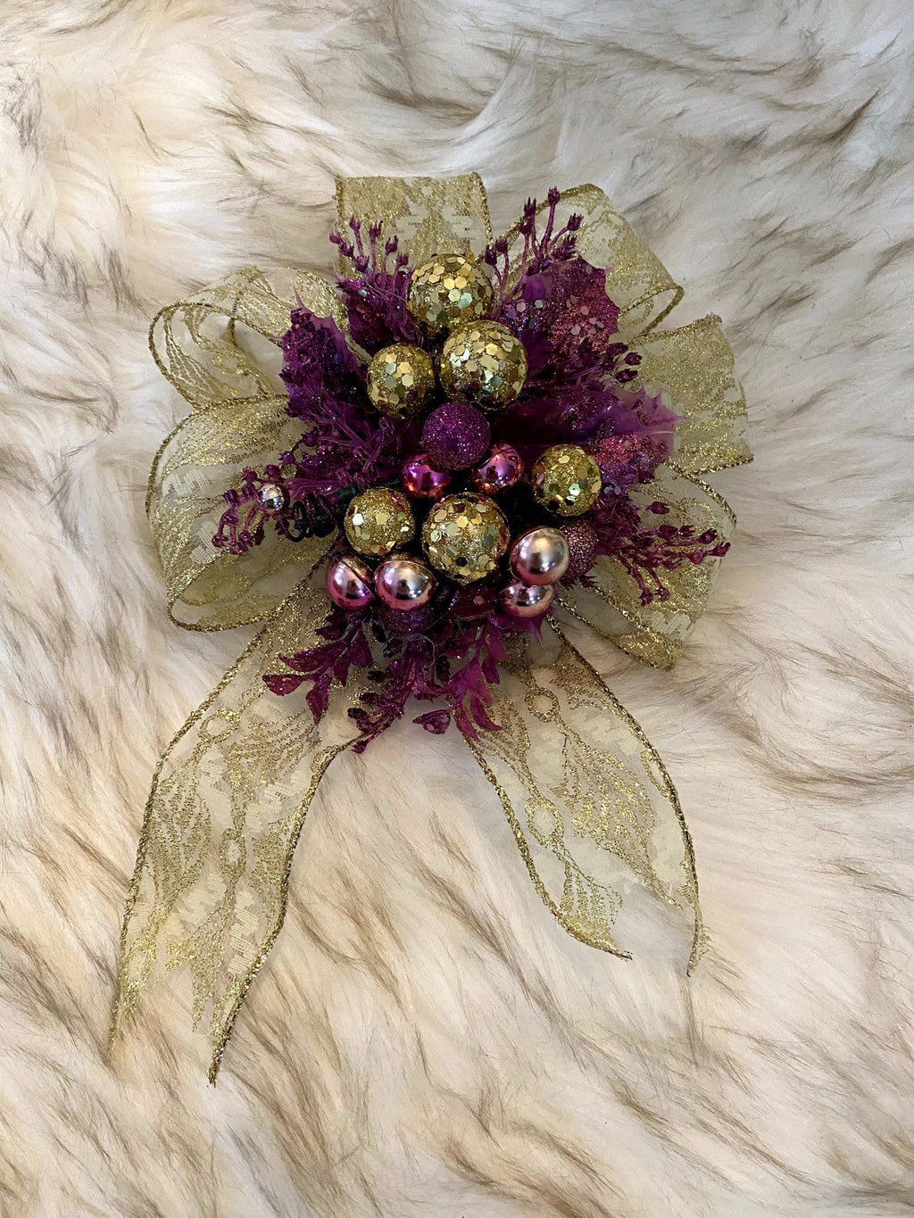 Gold Sparkly Mesh Bow, Gold Sparkly & Mauve Bulbs & Leaves