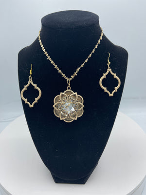 Gold Heart Scroll Pendent & Gold Scroll Earrings