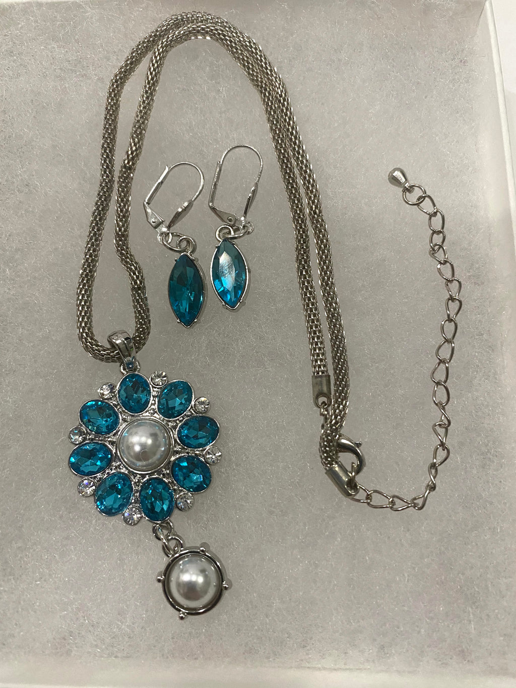 Round Silver Turquoise Rhinestone Pendent & Tear Drop Earrings (Clearance)