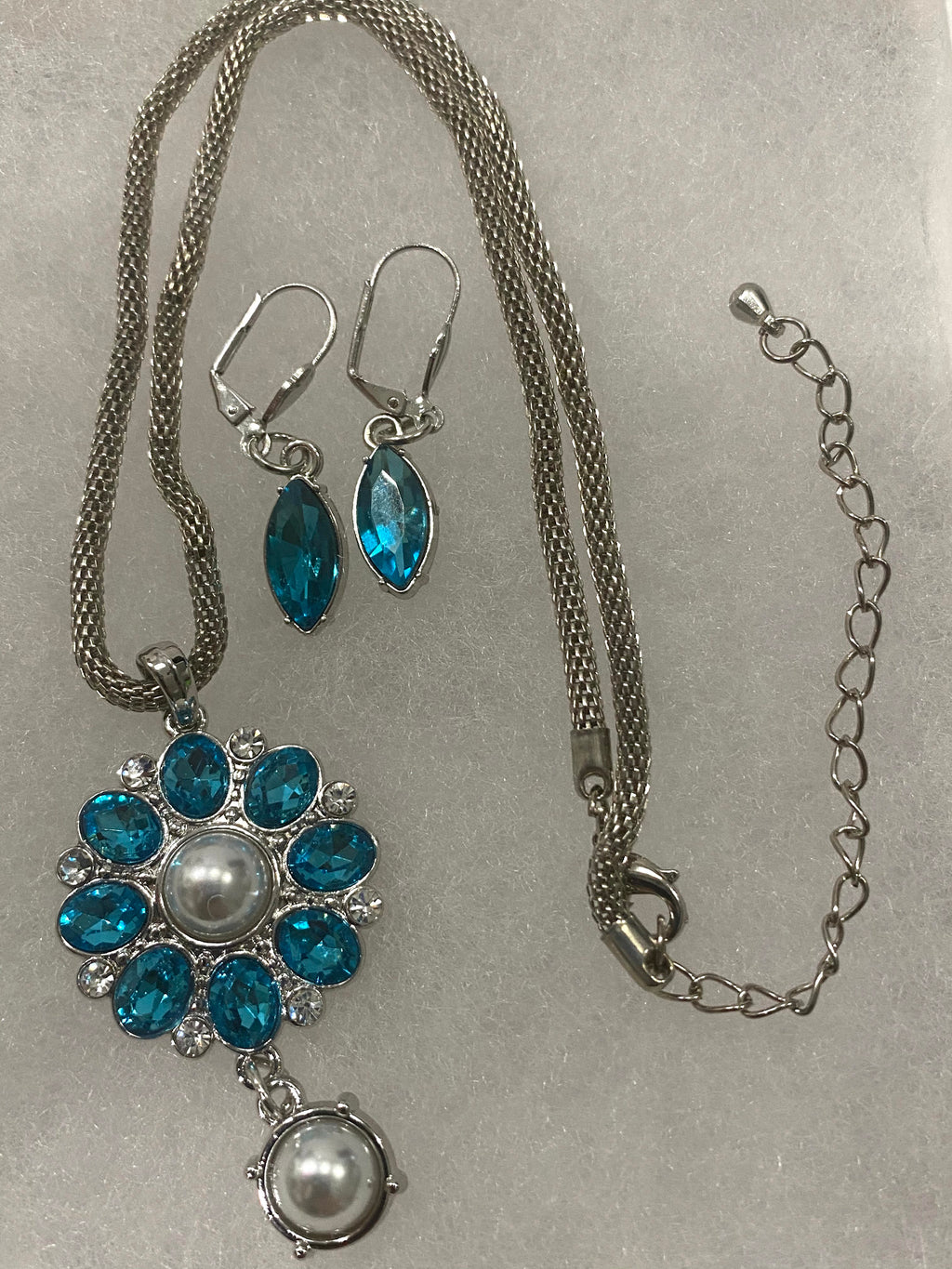 Round Silver Turquoise Rhinestone Pendent & Tear Drop Earrings (Clearance)