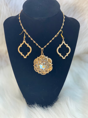 Gold Heart Scroll Pendent & Gold Scroll Earrings