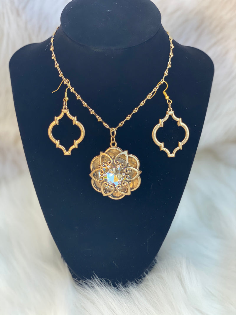 Gold Heart Scroll Pendent & Gold Scroll Earrings