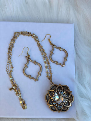 Gold Heart Scroll Pendent & Gold Scroll Earrings