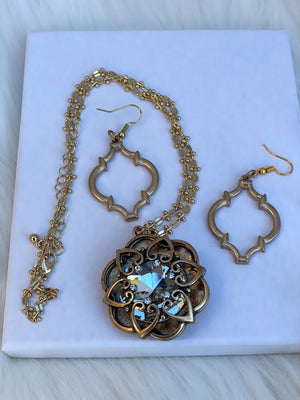 Gold Heart Scroll Pendent & Gold Scroll Earrings