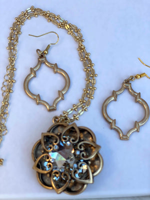 Gold Heart Scroll Pendent & Gold Scroll Earrings