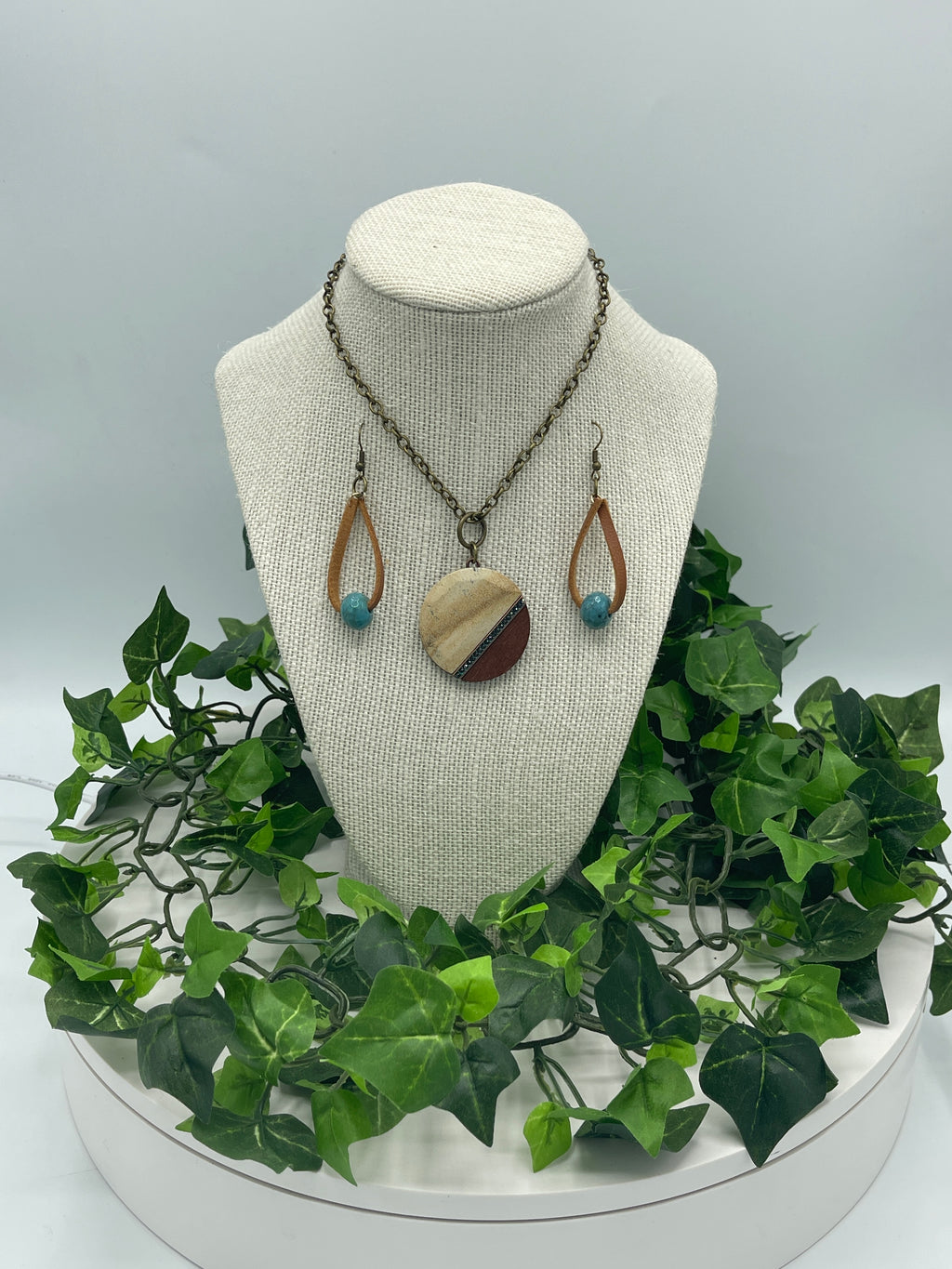 Multi-Colored Stone Medallion Necklace Set w/Leather Beaded Earrings (Clearance)